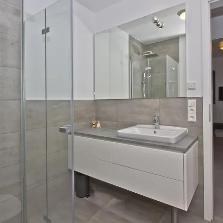 Apartmán Eigene Sauna, Moderne In Wassernaehe Mit Meerblick - Heimathafen, Gratis Nutzung Vom Ahoi Erlebnisbad Und Sauna In Sellin Alt Reddevitz